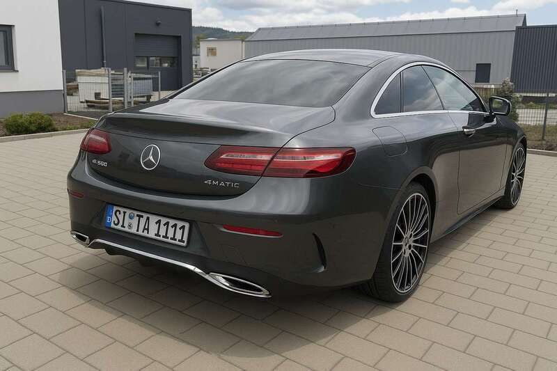 Grau Gebraucht 2021 Mercedes E450 Coupé | 51.900 € (Guter Preis) - Bild 1/4