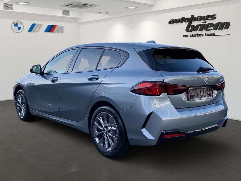 Neu BMW 120 170 PS (125 kW) 2025 Skyscraper grau metallic Kleinwagen