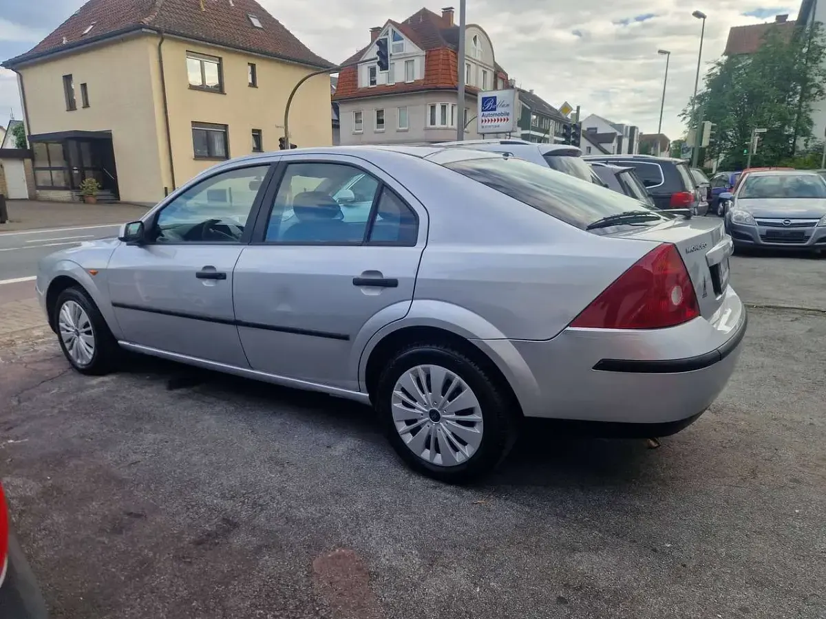 Gebraucht Ford Mondeo Ambiente 110 PS (80 kW) 2003 Grau Limousine