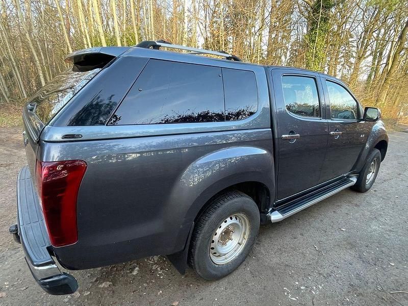 Gebraucht Isuzu D-Max 163 PS (119 kW) 2019 Grau SUV