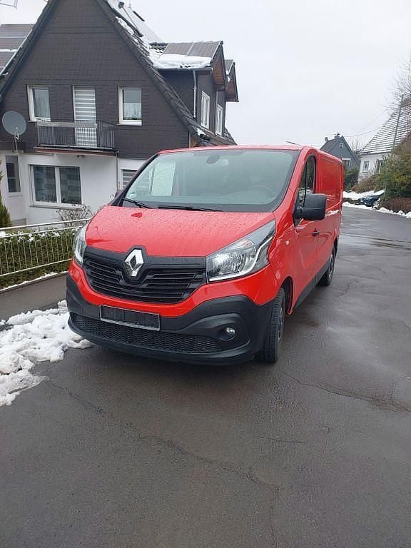 Gebraucht Renault Trafic 145 PS (106 kW) 2019 Rot Van / Kleinbus