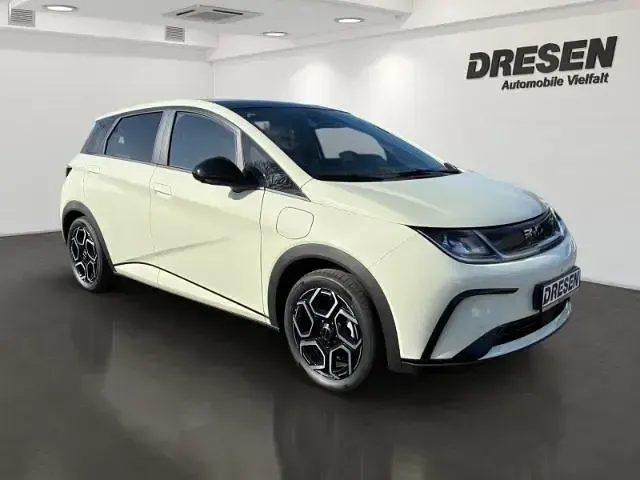 Nowe BYD Dolphin Design 150 kW (204 KM) 2026 Biały Hatchback
