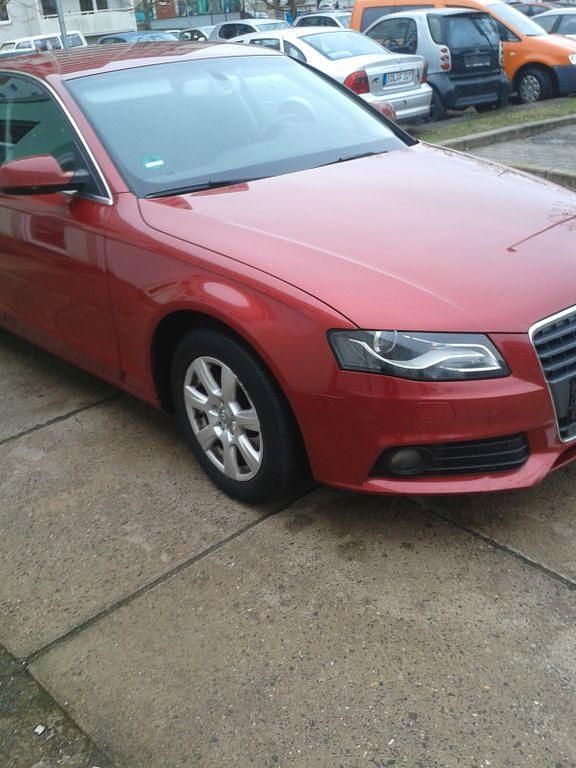 Gebraucht Audi A4 Ambiente 160 PS (117 kW) 2010 Rot Limousine