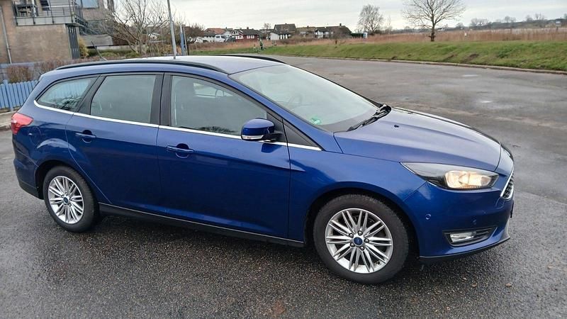 Blau Gebraucht 2018 Ford Focus Cool & Connect Kombi | 9.200 € (Guter Preis) - Bild 1/4