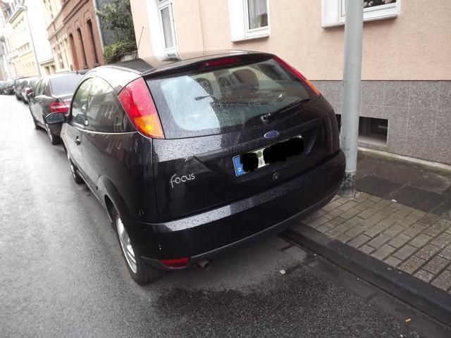 Gebraucht Ford Focus 75 PS (55 kW) 2001 Schwarz metallic Kleinwagen