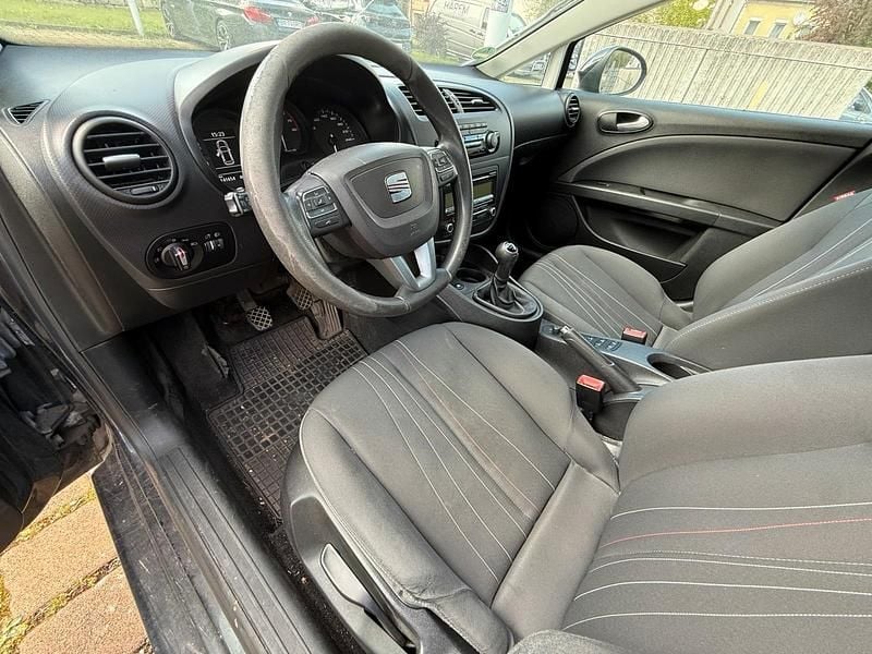 Usata Seat Leon 105 CV (77 kW) 2011 Nero Utilitaria