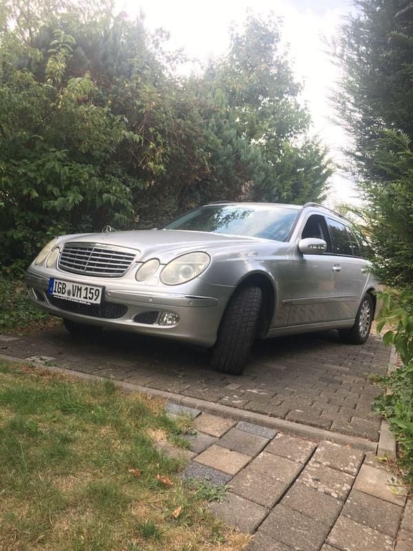 Silber Gebraucht 2005 Mercedes E240 Elegance Kombi | 4.500 € (Guter Preis) - Bild 1/4
