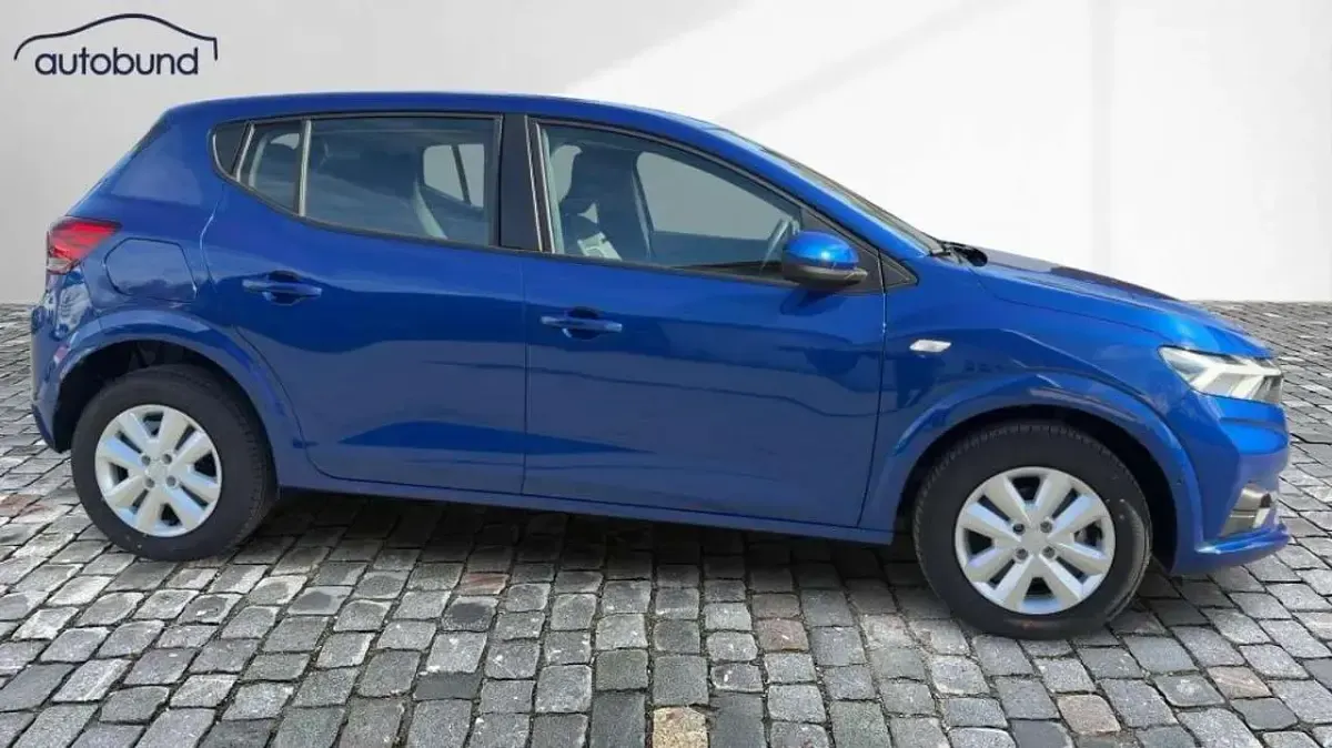 Używany Dacia Sandero Expression 101 KM (74 kW) 2024 Niebieski Sedan/Limuzyna