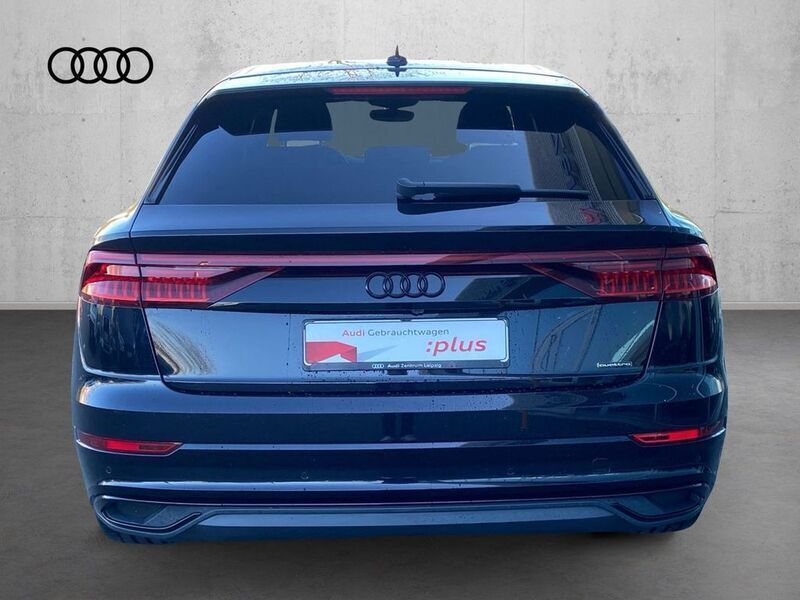 Gebraucht Audi Q8 Ambiente 231 PS (169 kW) 2021 Orcaschwarz metallic SUV
