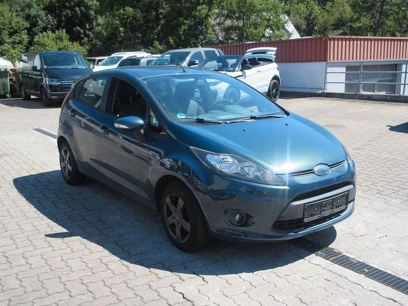 Gebraucht Ford Fiesta Trend 82 PS (60 kW) 2009 Grün Kleinwagen