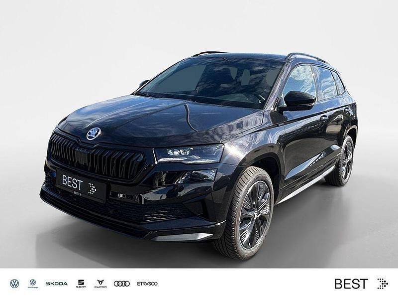 Blackmagic perleffekt Neu 2025 Skoda Karoq SportLine SUV | 38.090 € (Fairer Preis) - Bild 1/4