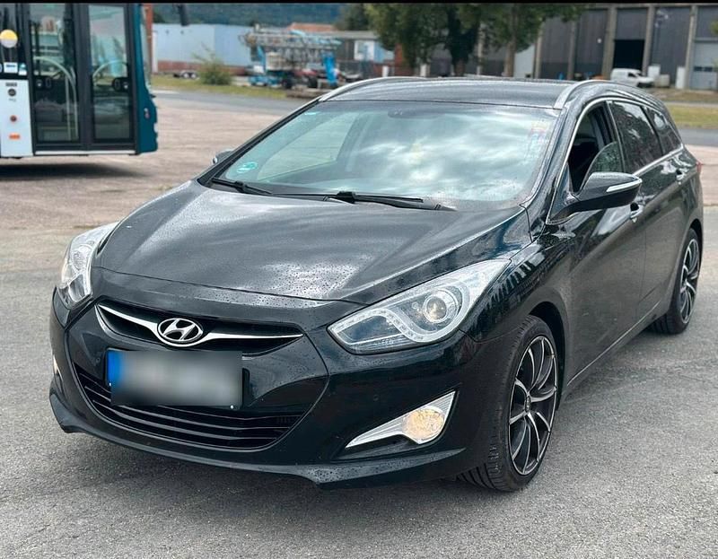 Schwarz Gebraucht 2011 Hyundai i40 Kombi | 4.299 € (Fairer Preis) - Bild 1/4