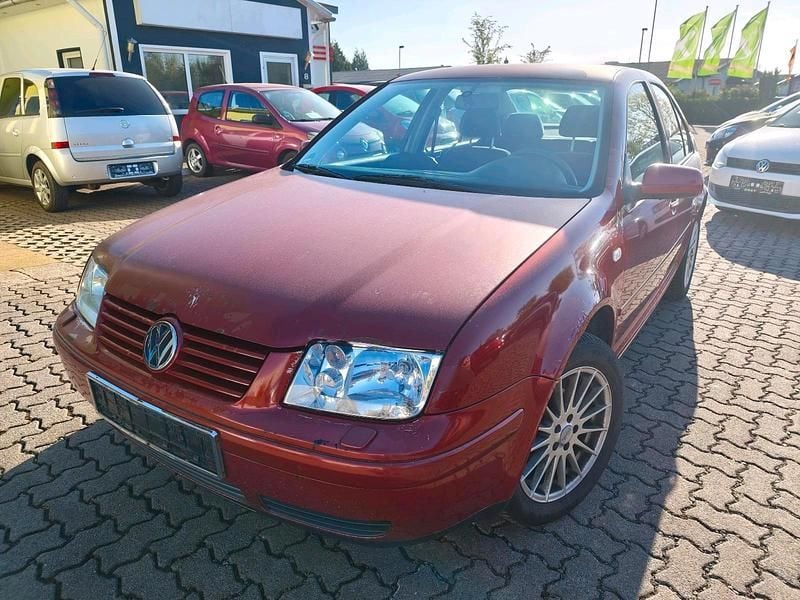 Second-hand VW Bora 100 CP (73 kW) 1999 Roșu Berlinǎ