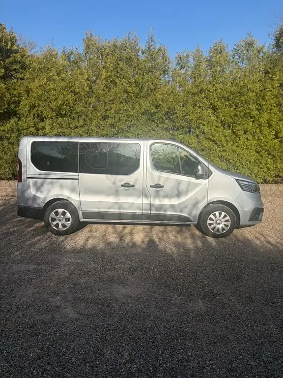 Gebraucht Renault Trafic 150 PS (110 kW) 2022 Silber Van / Kleinbus