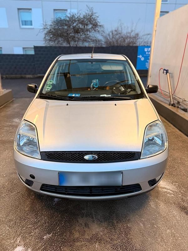Gebraucht Ford Fiesta 80 PS (58 kW) 2003 Silber Kleinwagen