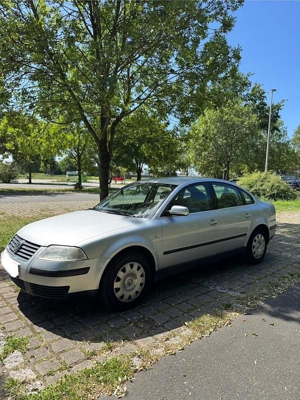 Silber Gebraucht 2001 VW Passat Limousine | 2.599 € (Fairer Preis) - Bild 1/4