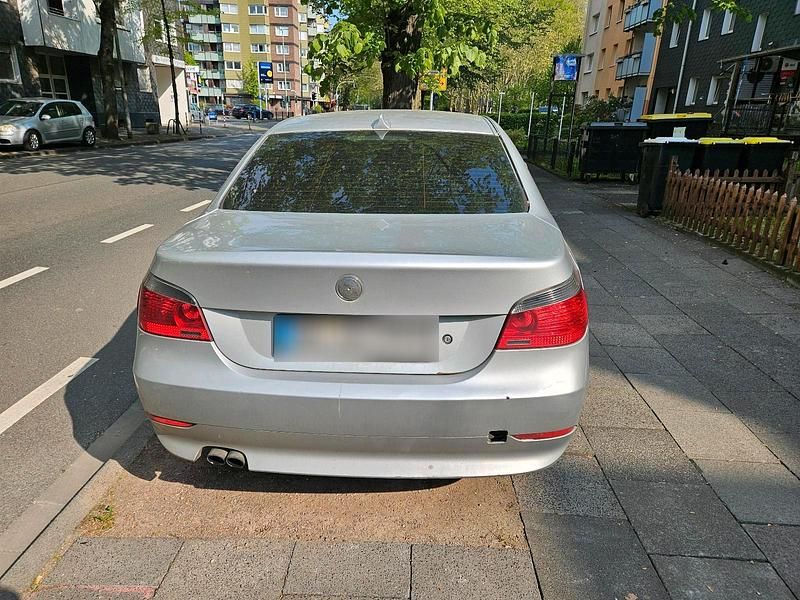 Second-hand BMW 525 177 CP (130 kW) 2005 Argintiu Berlinǎ