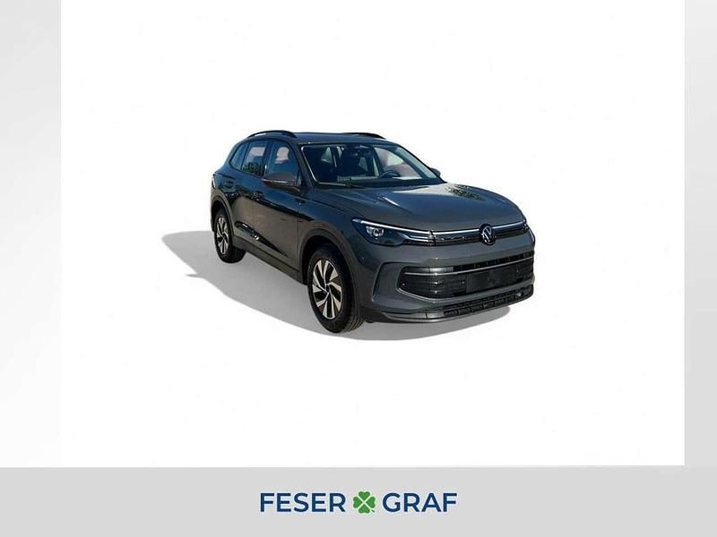Delfingrau metallic Neu 2025 VW Tiguan Life SUV | 41.985 € (Guter Preis) - Bild 1/4
