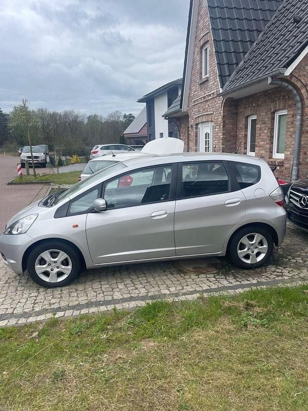 Gebraucht Honda Jazz S 90 PS (66 kW) 2010 Silber Kleinwagen