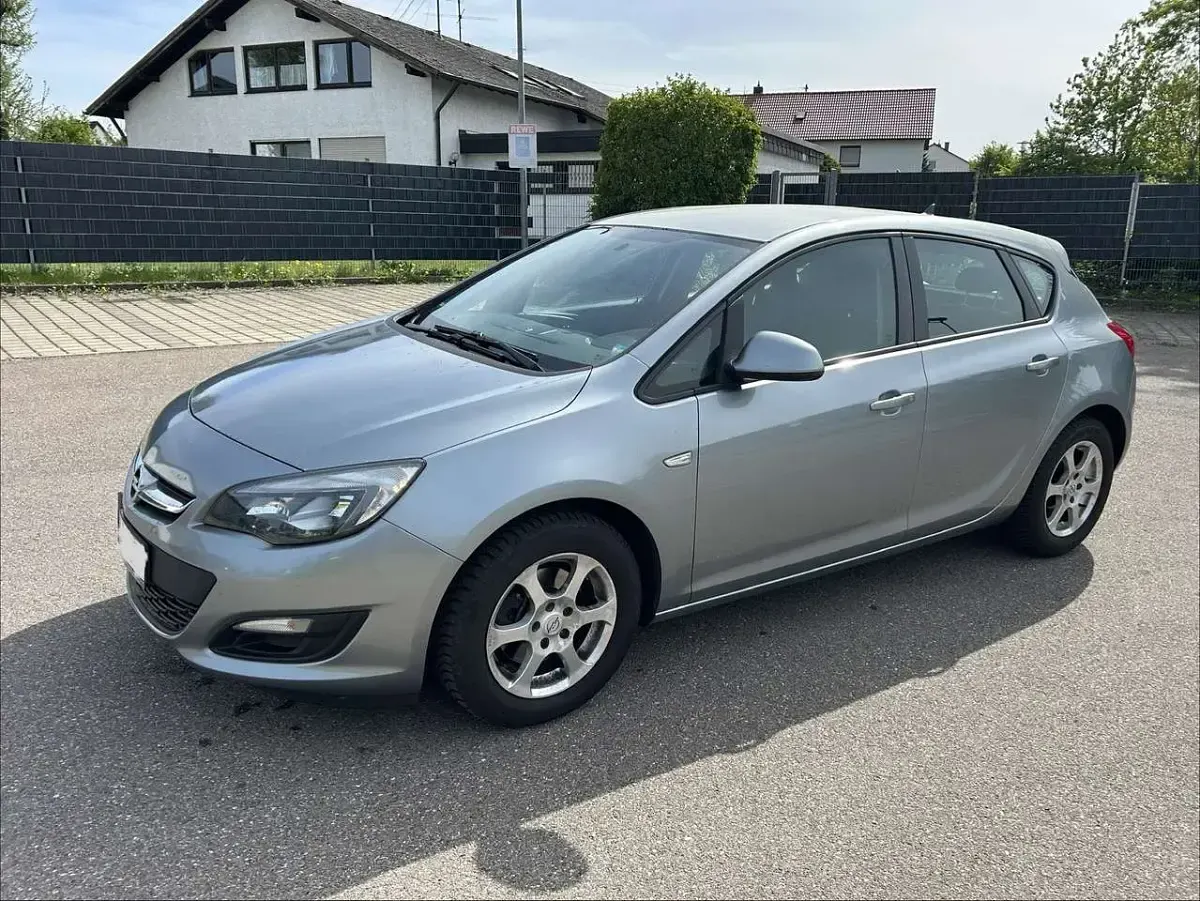 Second-hand Opel Astra 110 CP (80 kW) 2013 Gri Berlinǎ