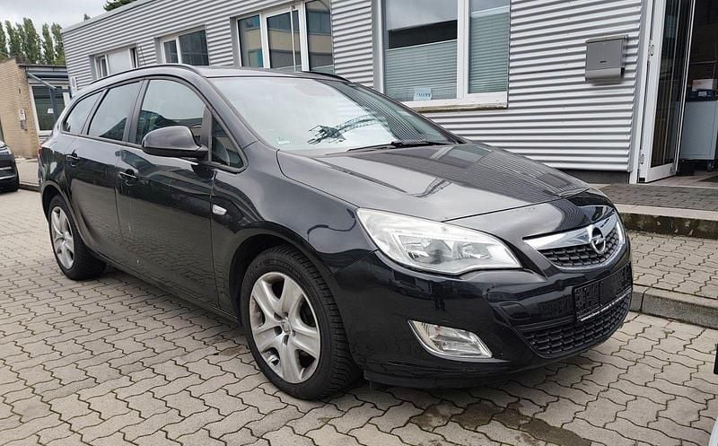 Gebraucht Opel Astra 110 PS (80 kW) 2011 Schwarz Kombi