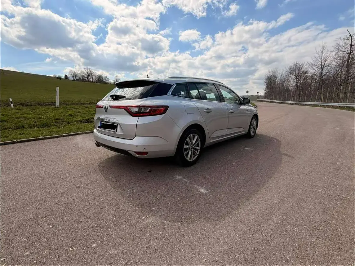 Gebraucht Renault Mégane GrandTour Experience 132 PS (97 kW) 2017 Silber Kombi