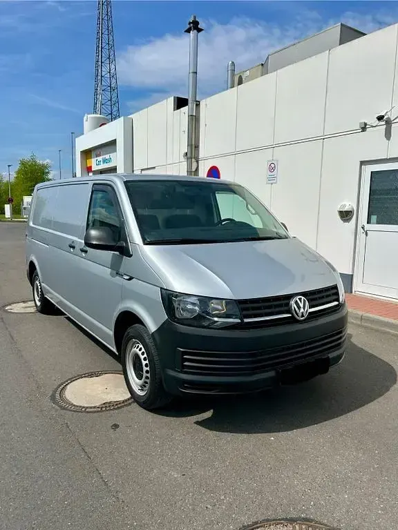 Gebraucht VW Transporter 150 PS (110 kW) 2018 Silber Van