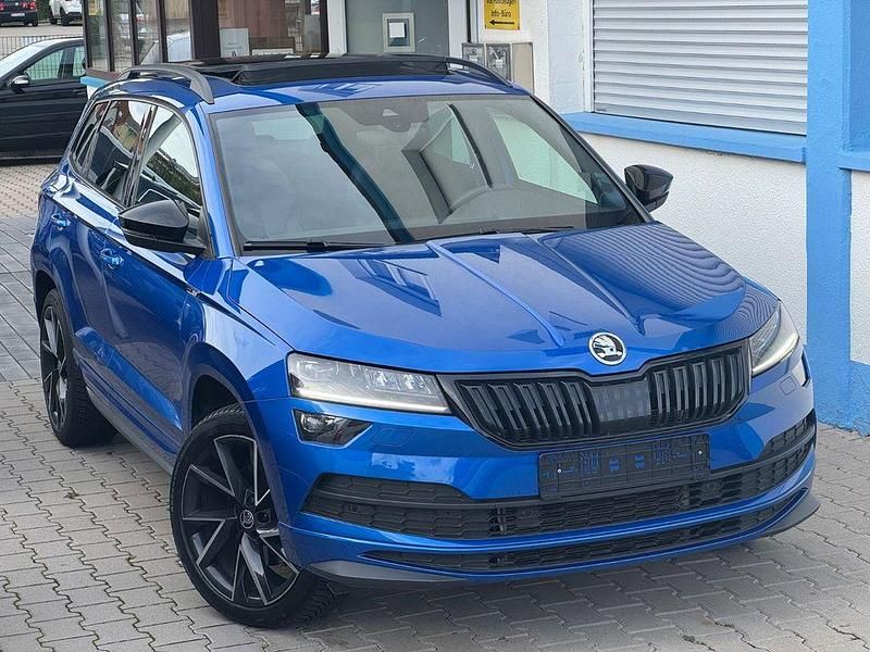 Blau Gebraucht 2021 Skoda Karoq SportLine SUV | 28.480 € (Fairer Preis) - Bild 1/4
