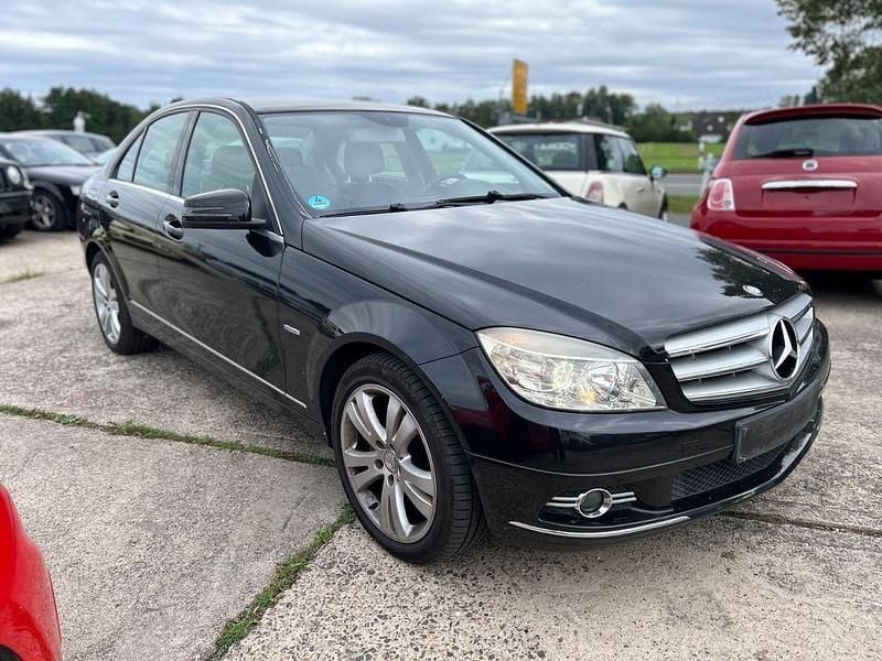 Schwarz Gebraucht 2010 Mercedes C200 Limousine | 4.699 € (Superpreis) - Bild 1/4