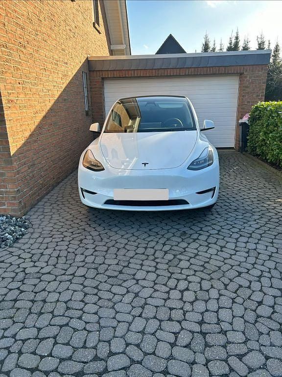 Weiß Gebraucht 2024 Tesla Model Y SUV | 37.990 € (Fairer Preis) - Bild 1/4