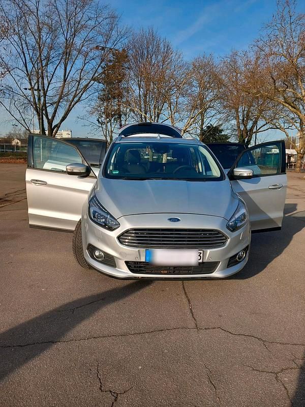 Second-hand Ford S-MAX Titanium 190 CP (139 kW) 2019 Argintiu Monovolum