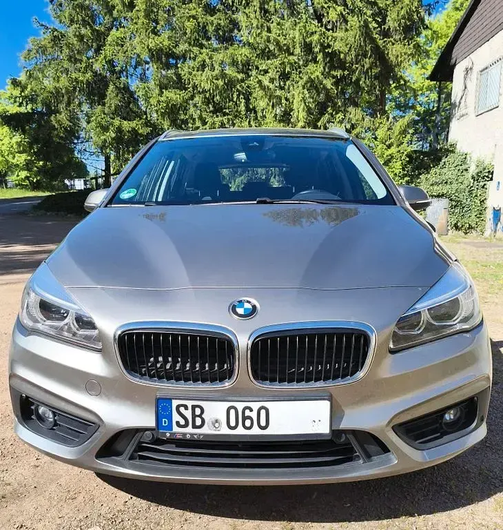 Używany BMW 225 Active Tourer iPerformance 224 KM (164 kW) 2017 Złoty Minivan