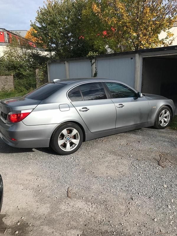 Gebraucht BMW 520 163 PS (119 kW) 2007 Grau Limousine