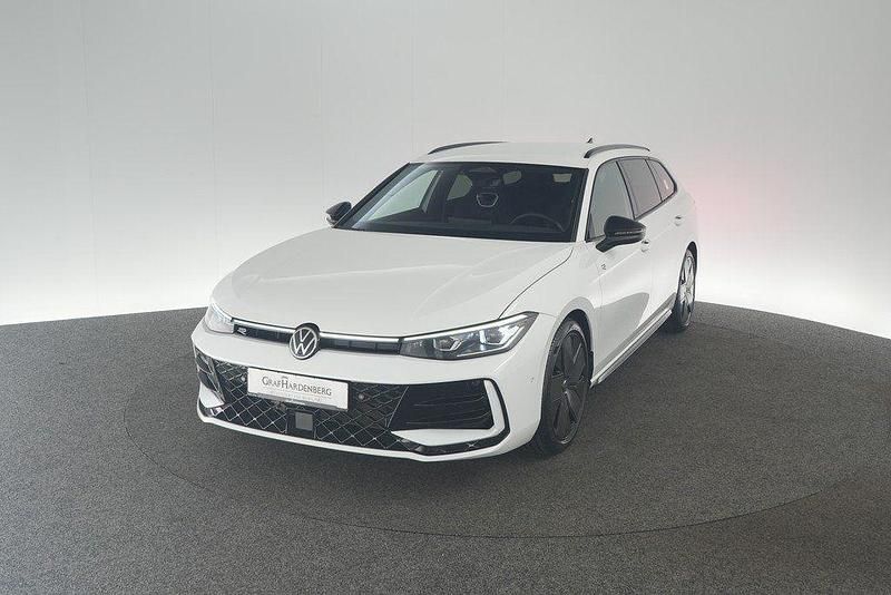 Weiß Gebraucht 2025 VW Passat R-line Limousine | 45.930 € (Guter Preis) - Bild 1/4