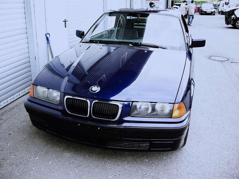 Blau Gebraucht 1998 BMW 318 Cabriolet Cabrio | 4.990 € (Fairer Preis) - Bild 1/4