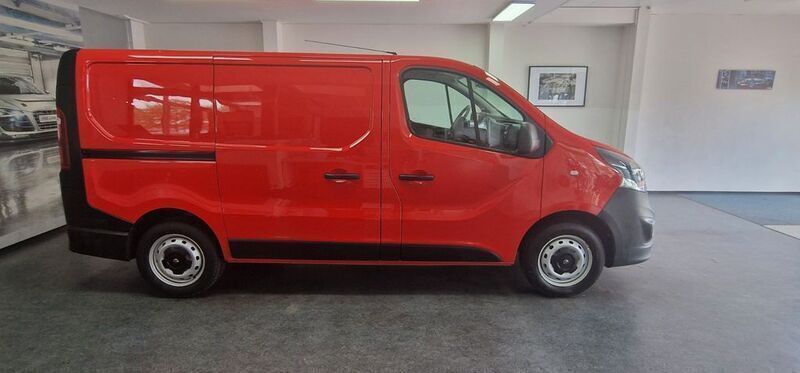 Magma rot (b) Gebraucht 2019 Opel Vivaro Van | 12.900 € (Superpreis) - Bild 1/4