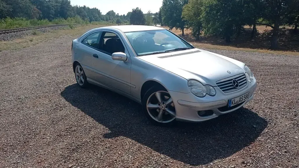 Gebraucht Mercedes C180 143 PS (105 kW) 2005 Silber Coupé