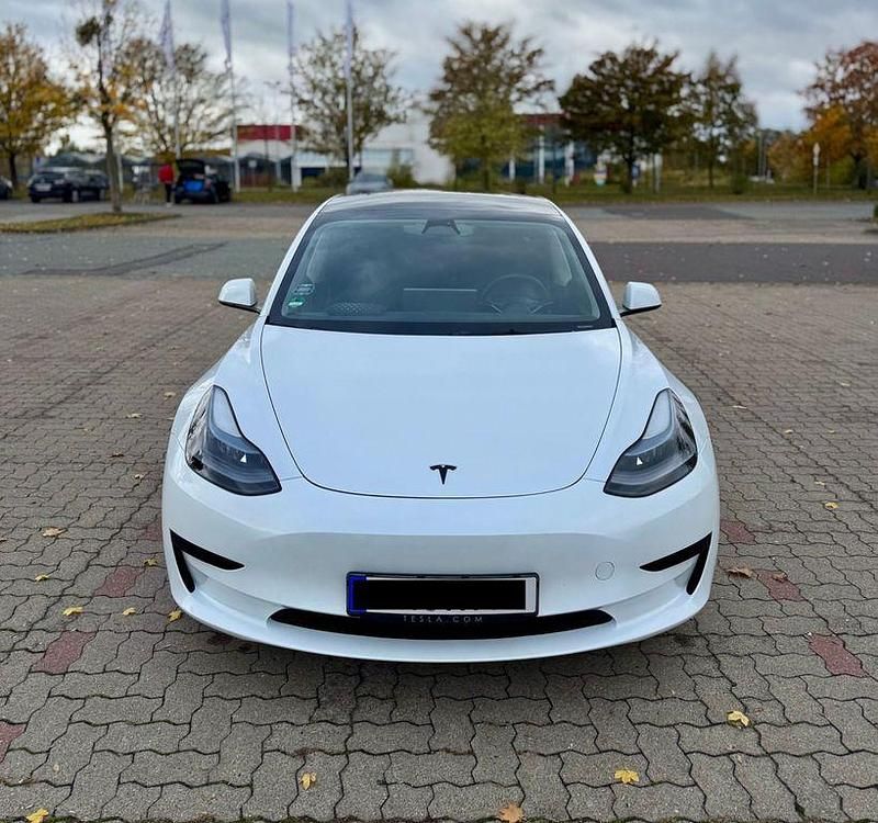 Weiß Gebraucht 2022 Tesla Model 3 RWD Limousine | 27.399 € (Guter Preis) - Bild 1/4