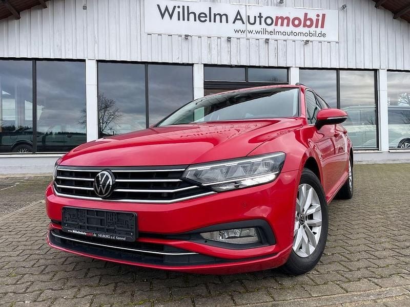 Rot Gebraucht 2023 VW Passat Business Kombi | 22.490 € (Superpreis) - Bild 1/4