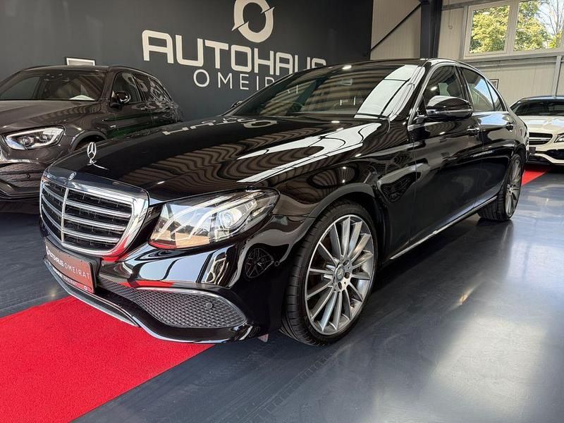 Schwarz Gebraucht 2016 Mercedes E220 Luxury Limousine | 27.900 € (Fairer Preis) - Bild 1/4