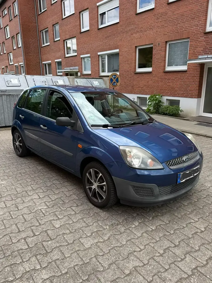 Używany Ford Fiesta 60 KM (44 kW) 2007 Niebieski Hatchback