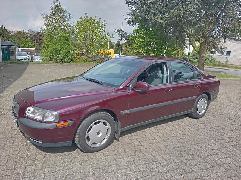 Rot Gebraucht 2025 Volvo S80 Limousine | 4.950 € - Bild 1/4