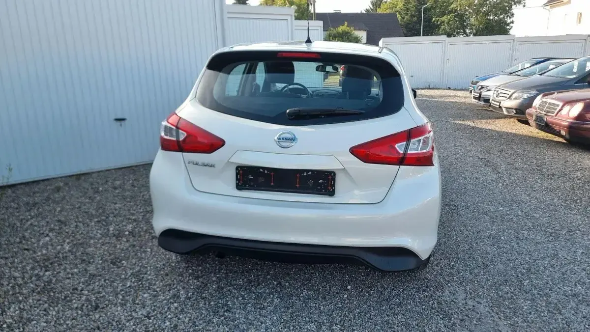 Gebraucht Nissan Pulsar 116 PS (85 kW) 2015 Weiß Kleinwagen