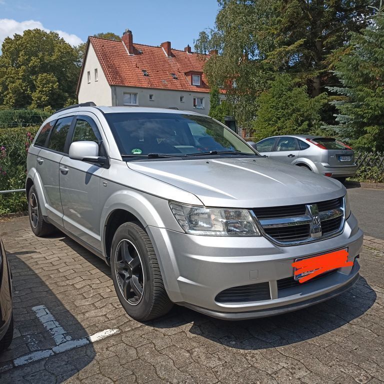 Grau Gebraucht 2011 Dodge Journey SUV | 6.700 € (Fairer Preis) - Bild 1/4
