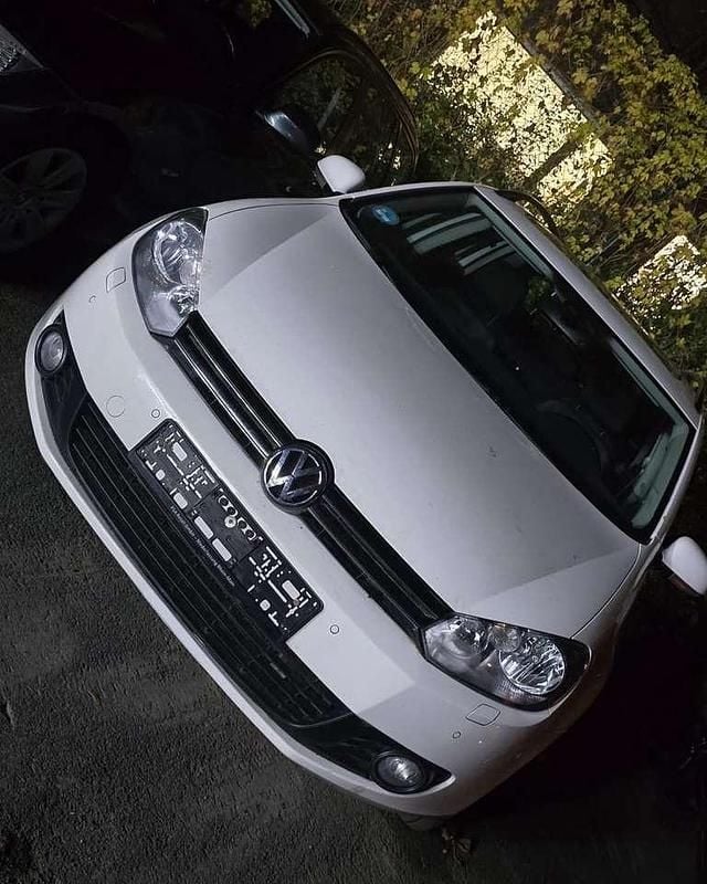 Weiß Gebraucht 2012 VW Golf VII Trendline Kombi | 7.100 € (Guter Preis) - Bild 1/4