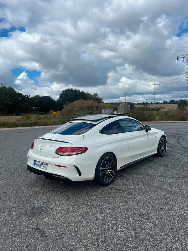 Weiß Gebraucht 2018 Mercedes C43 AMG AMG Coupé | 33.900 € (Fairer Preis) - Bild 1/4