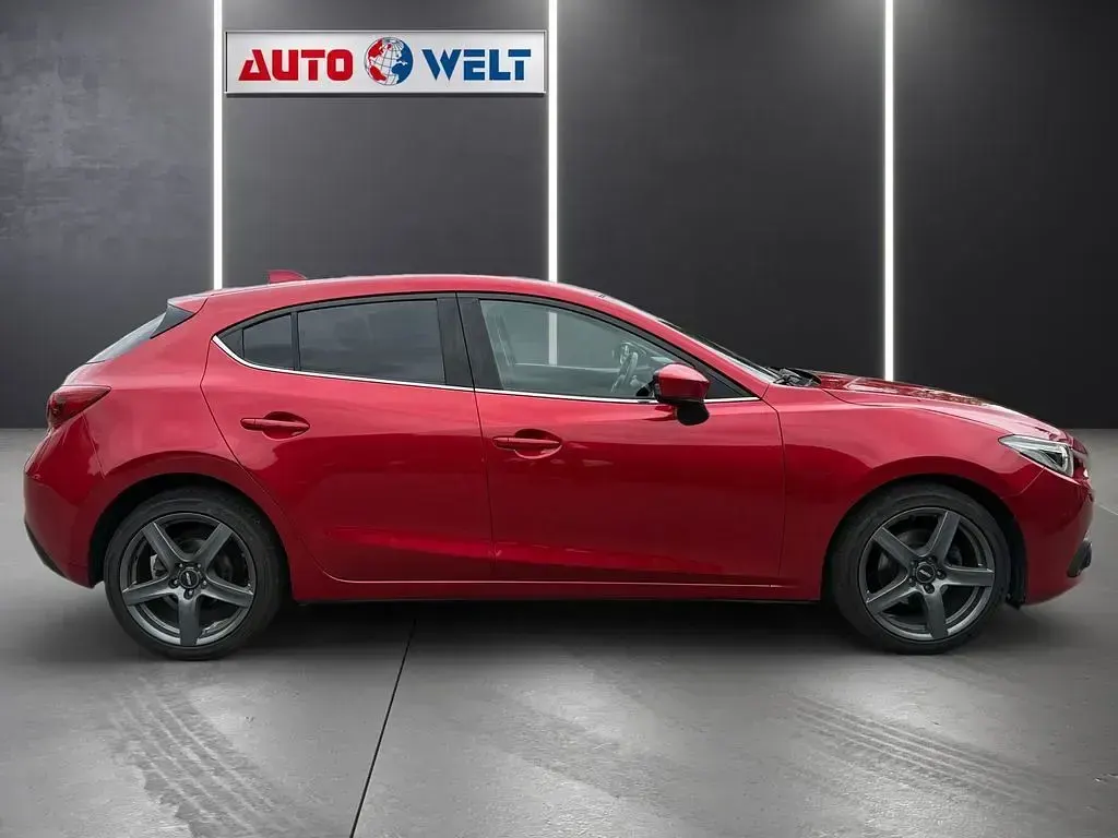 Gebraucht Mazda 3 120 PS (88 kW) 2015 Rot Limousine