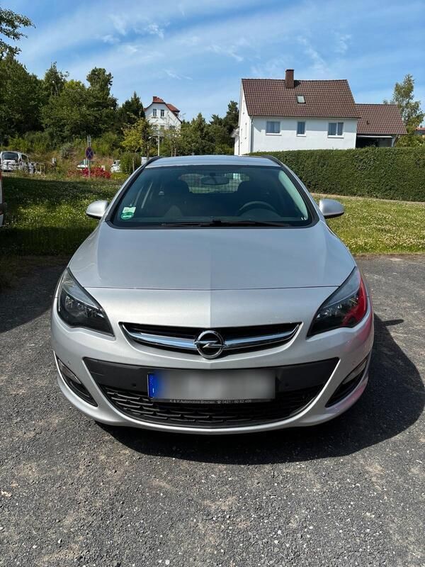 Silber Gebraucht 2014 Opel Astra Kombi | 3.099 € (Superpreis) - Bild 1/4
