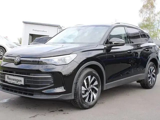 Neu VW Tiguan 150 PS (110 kW) 2026 Grenadillschwarz metallic SUV