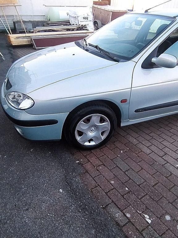 Gebraucht Renault Mégane II 95 PS (69 kW) 2002 Silber Limousine